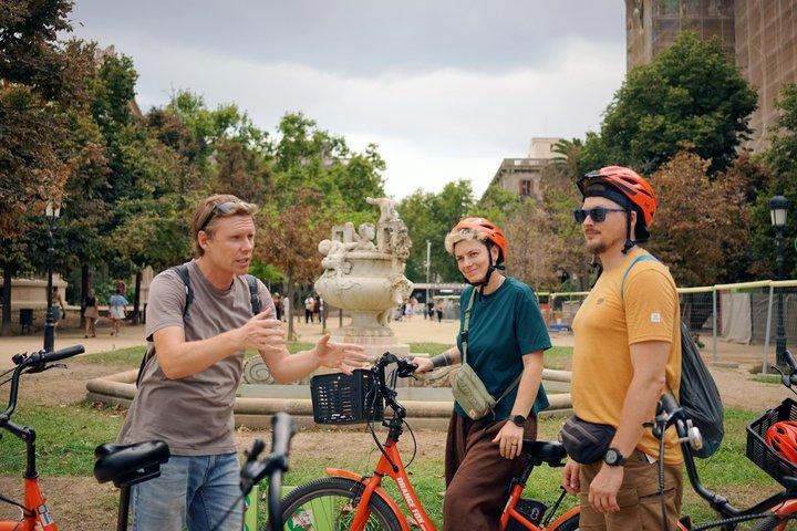 Barcelona Premium E-Bike Tour: Små gruppe byoplevelse