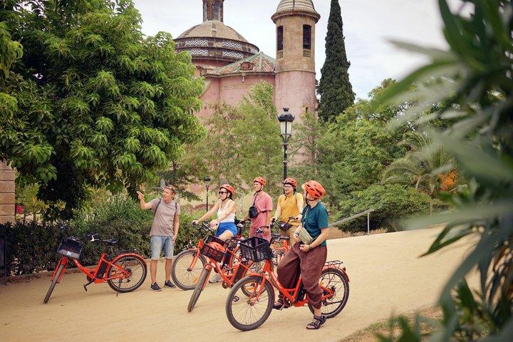 Barcelona Premium E-Bike Tour: Små gruppe byoplevelse