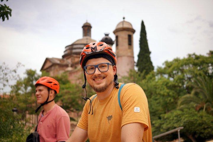 Barcelona Premium E-Bike Tour: Små gruppe byoplevelse