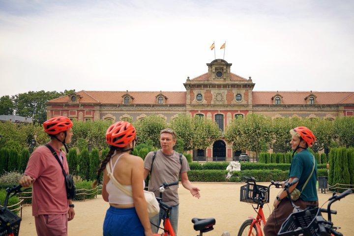 Barcelona Premium E-Bike Tour: Små gruppe byoplevelse