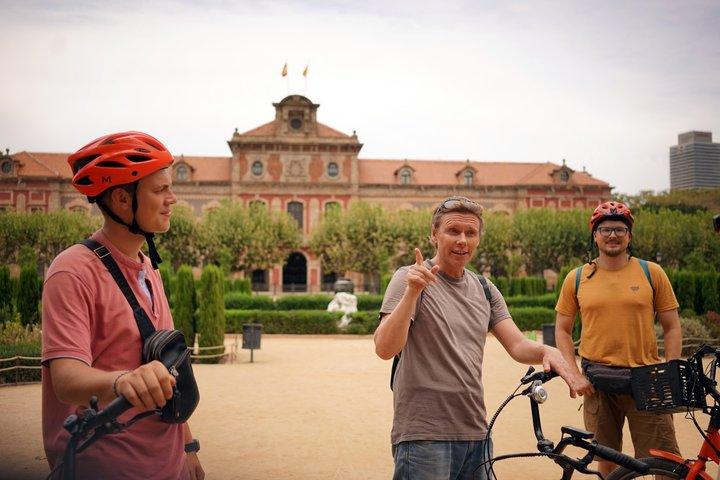 Barcelona Premium E-Bike Tour: Små gruppe byoplevelse