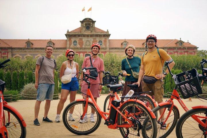 Barcelona Premium E-Bike Tour: Små gruppe byoplevelse