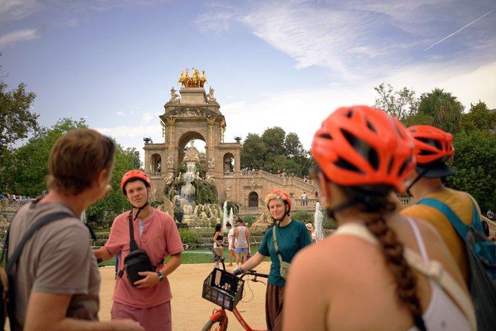 Barcelona Premium E-Bike Tour: Små gruppe byoplevelse