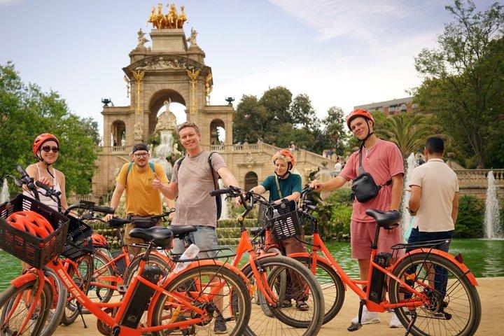 Barcelona Premium E-Bike Tour: Små gruppe byoplevelse