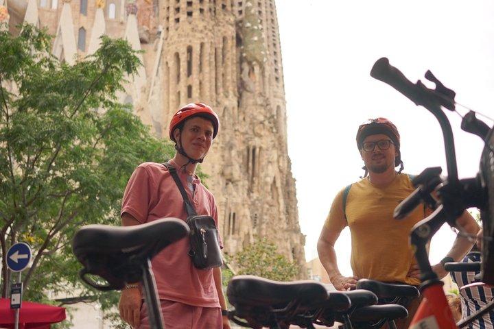 Barcelona Premium E-Bike Tour: Små gruppe byoplevelse