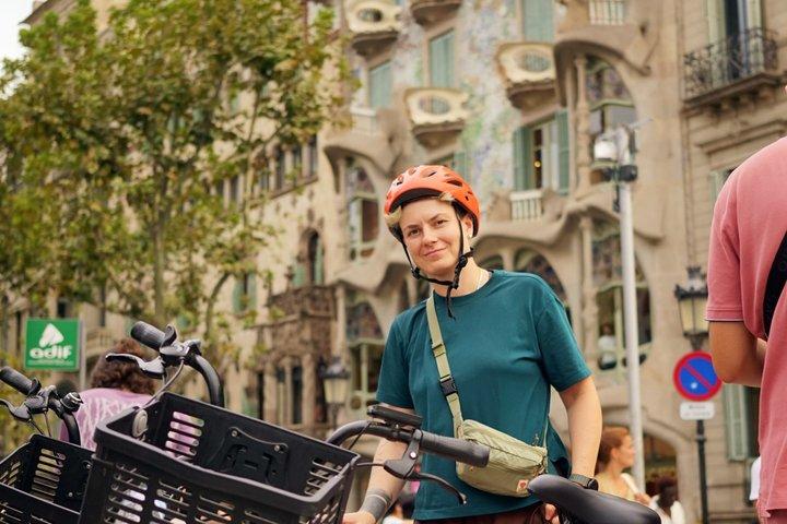 Barcelona Premium E-Bike Tour: Små gruppe byoplevelse