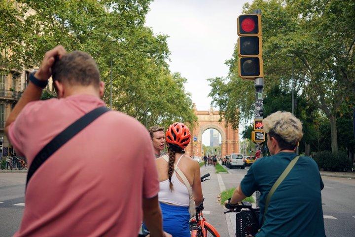 Barcelona Premium E-Bike Tour: Små gruppe byoplevelse