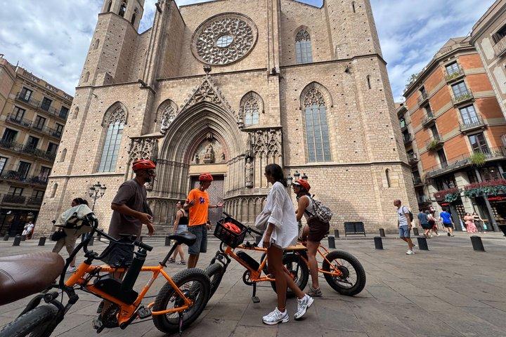 バルセロナローカルストーリーズE-バイクオプション付き自転車ツアー