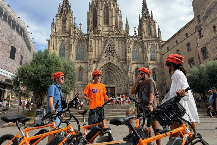 バルセロナローカルストーリーズE-バイクオプション付き自転車ツアー