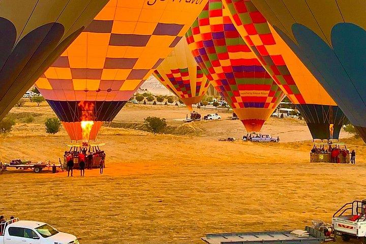 カッパドキア ゲレメ上空の熱気球フライト