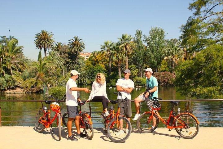 バルセロナ海岸の自転車または電動自転車ツアー（追加1時間レンタル付き）