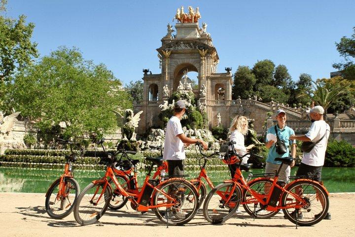 バルセロナ海岸の自転車または電動自転車ツアー（追加1時間レンタル付き）