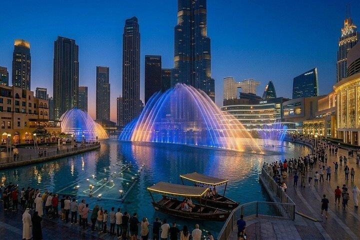 ドバイ・ファウンテンショーと伝統的なボートでの湖の乗船チケット