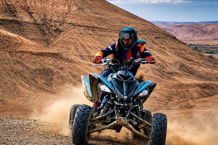 Marrakech: Quad- og kamelridning i Agafay-ørkenen, middag og show