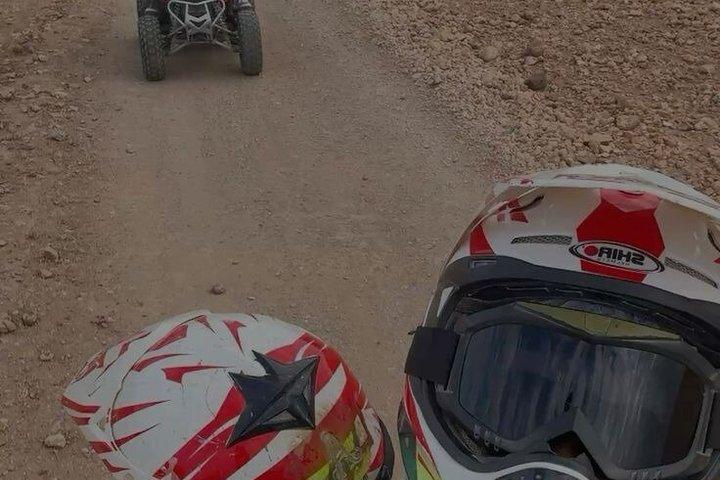 マラケシュ：アガファイ砂漠でのクアッドバイクとラクダ乗り、ディナー＆ショー