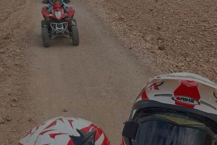 マラケシュ：アガファイ砂漠でのクアッドバイクとラクダ乗り、ディナー＆ショー