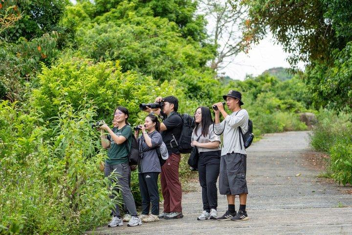 アカハラドゥクラングル：日の出と日没のバイクサファリツアー