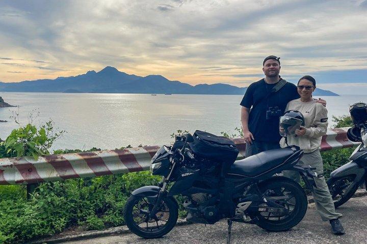 アカハラドゥクラングル：日の出と日没のバイクサファリツアー