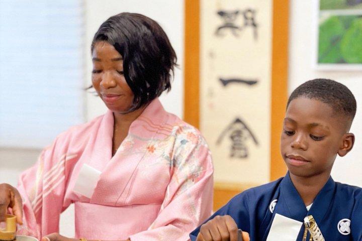 浅草での着物体験とお茶会、抹茶と和菓子付き