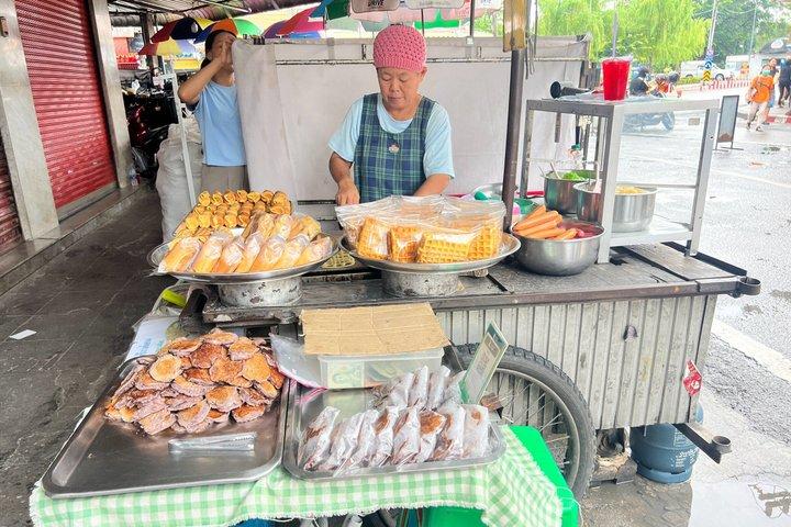 チェンマイ ストリートフードウォーキングツアーと試食