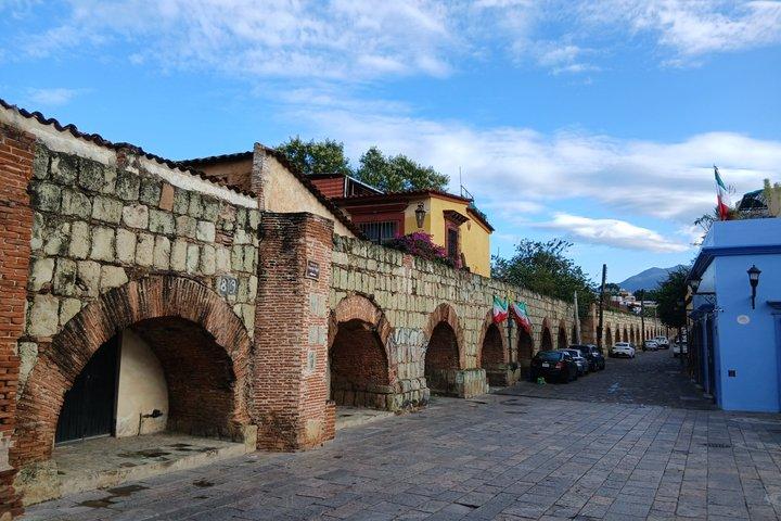 オアハカ市、通りを歩き、市場を巡り、美術館に立ち寄る。