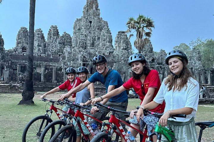 プライベートアンコールワットバイクツアー隠れた寺院とジャングルトレイル