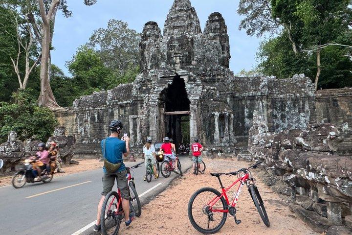 プライベートアンコールワットバイクツアー隠れた寺院とジャングルトレイル