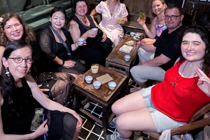 TCMと占いの中国語風パブ巡りバーホッピングナイト