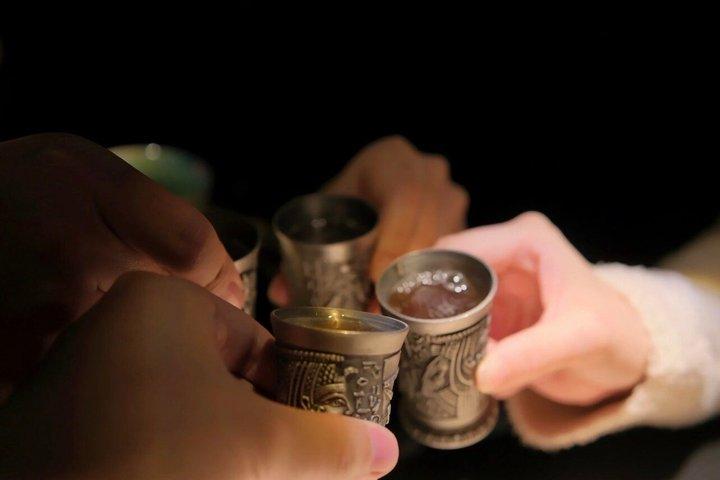 TCMと占いの中国語風パブ巡りバーホッピングナイト