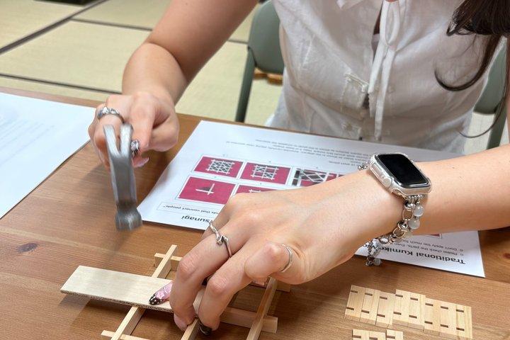 浅草：自分だけの組子コースターを作って抹茶を楽しむ