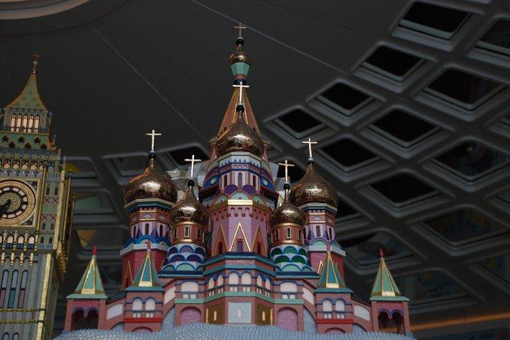 トラッツベルク城とスワロフスキー・クリスタル・ワールド：チロル地方の日帰り旅行