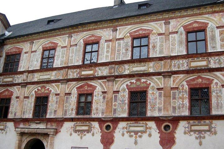 トラッツベルク城とスワロフスキー・クリスタル・ワールド：チロル地方の日帰り旅行