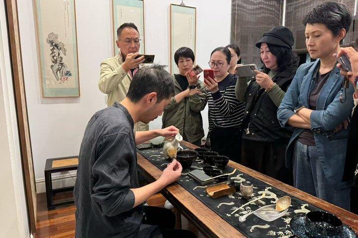 歴史的な上海のヴィラでのプライベートな中国語茶と書道