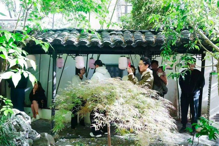 歴史的な上海のヴィラでのプライベートな中国語茶と書道
