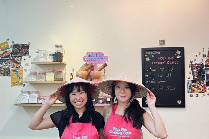 ピンクをテーマにしたクラス＆マーケットツアーでベトナムの郷土料理4品を調理