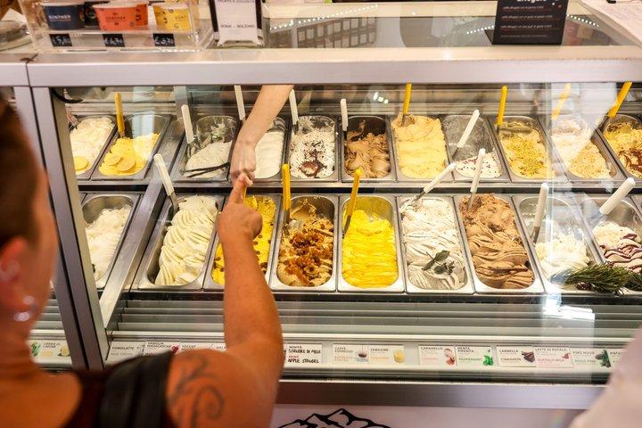 ローマのストリート フード ツアー 地元の人のように食べる