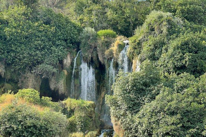 モスタルからドゥブロヴニクへ、ブラガイ、ポチェリツェ、クラヴィツェ観光付きツアー