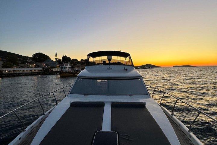 Istanbul Private Bosphorus Luxury Yacht 20m 65ft – 20 Guests
