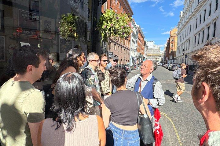 ロンドンのコヴェントガーデン歴史的パブツアー