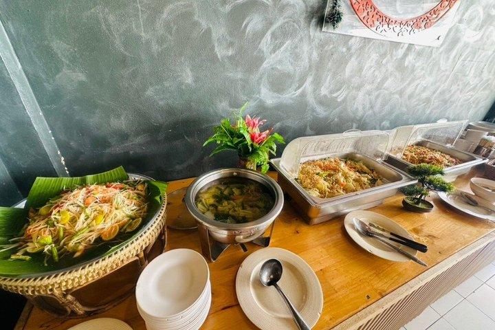 チェンライハイライトホワイトテンプルブルーテンプルとラリタカフェ