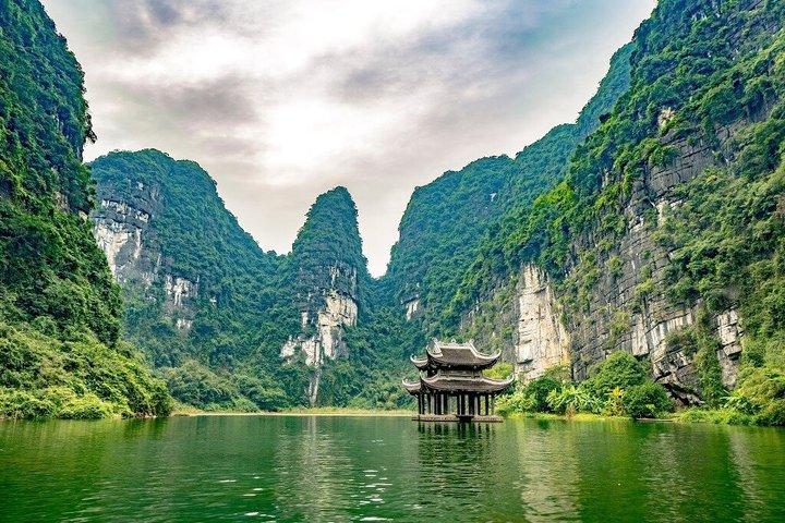 Hoa Lu Ancient Capital and Trang An Scenic Boat Tour from Hanoi