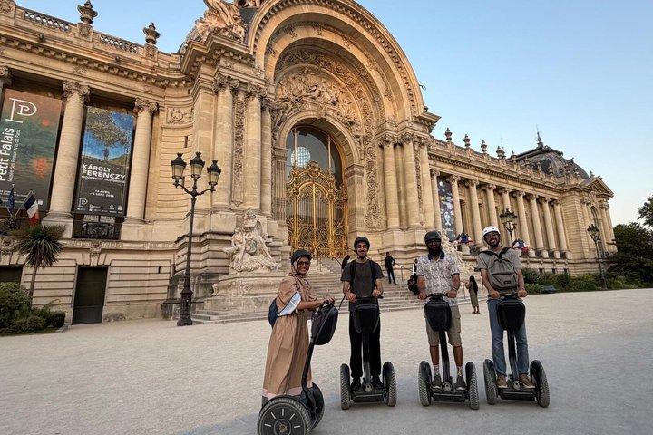 Paris: Experience Segway Top Highlights Small Group 2 Hours