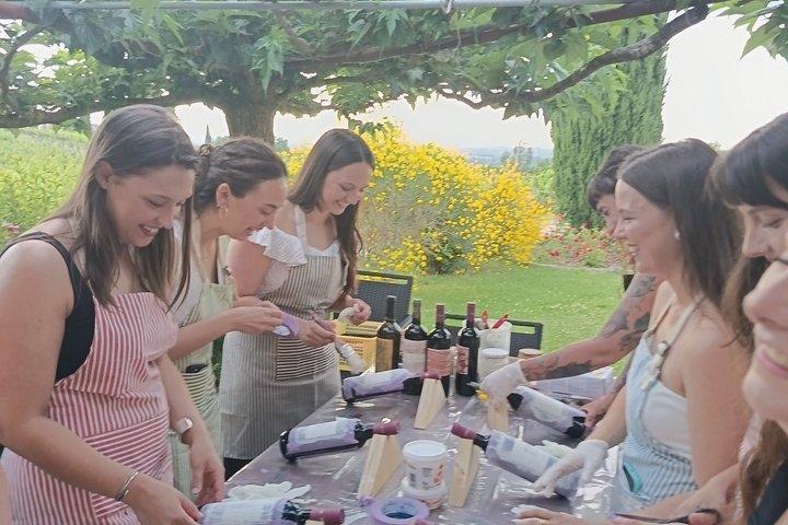 Painting workshop on wine bottles in Tuscany