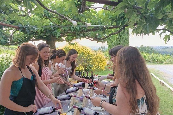 Painting workshop on wine bottles in Tuscany