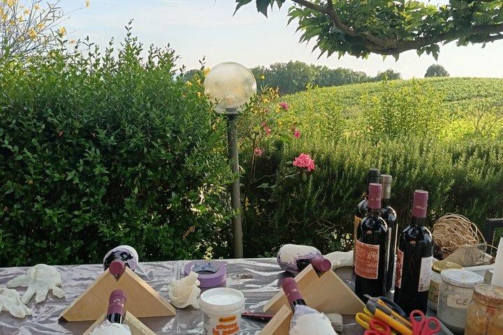 Painting workshop on wine bottles in Tuscany
