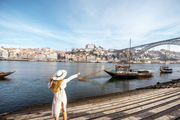 リスボンからポルトまで最大4駅： オビドス、ナザレ、ファティマ、アヴェイロ