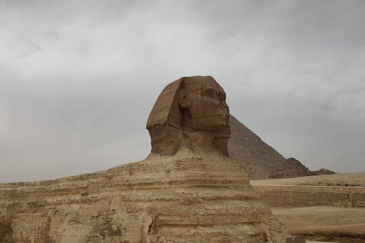 Giza Plateau Tour: Pyramids, Sphinx & Panoramic View