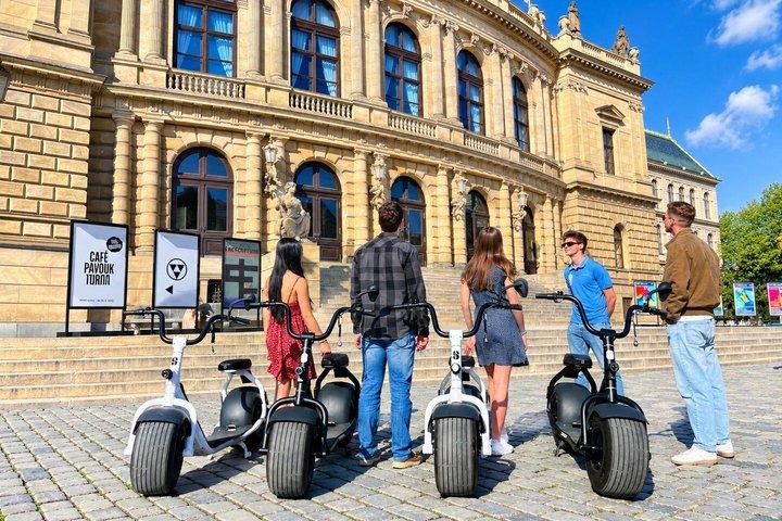 Prag Fat Tire E-Scooter Tour mit einem lokalen Guide