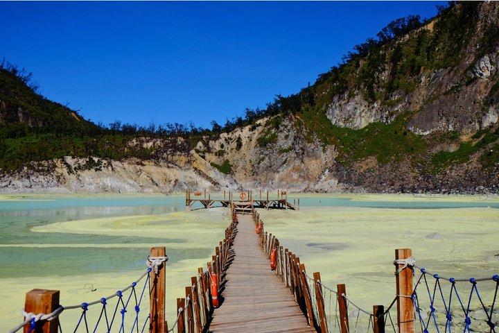 Bandung: Kawah Putih, Rengganis Suspension Bridge & Tea Tour