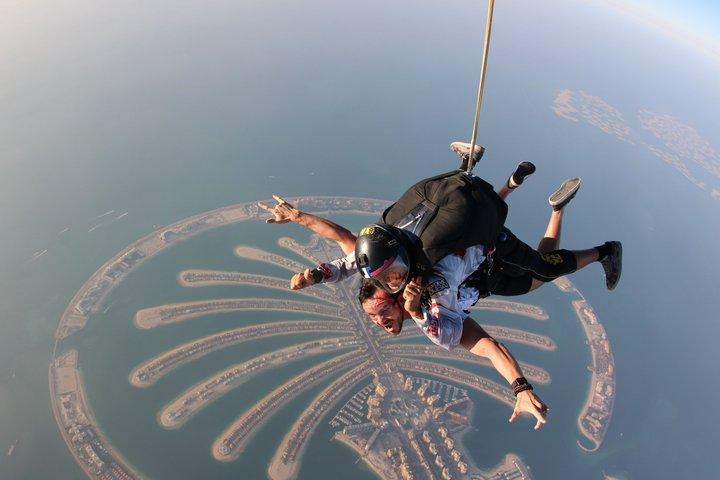 ドバイ・ザ・パーム上空スカイドライブ アルティメットタンデムスカイダイビングアドベンチャー